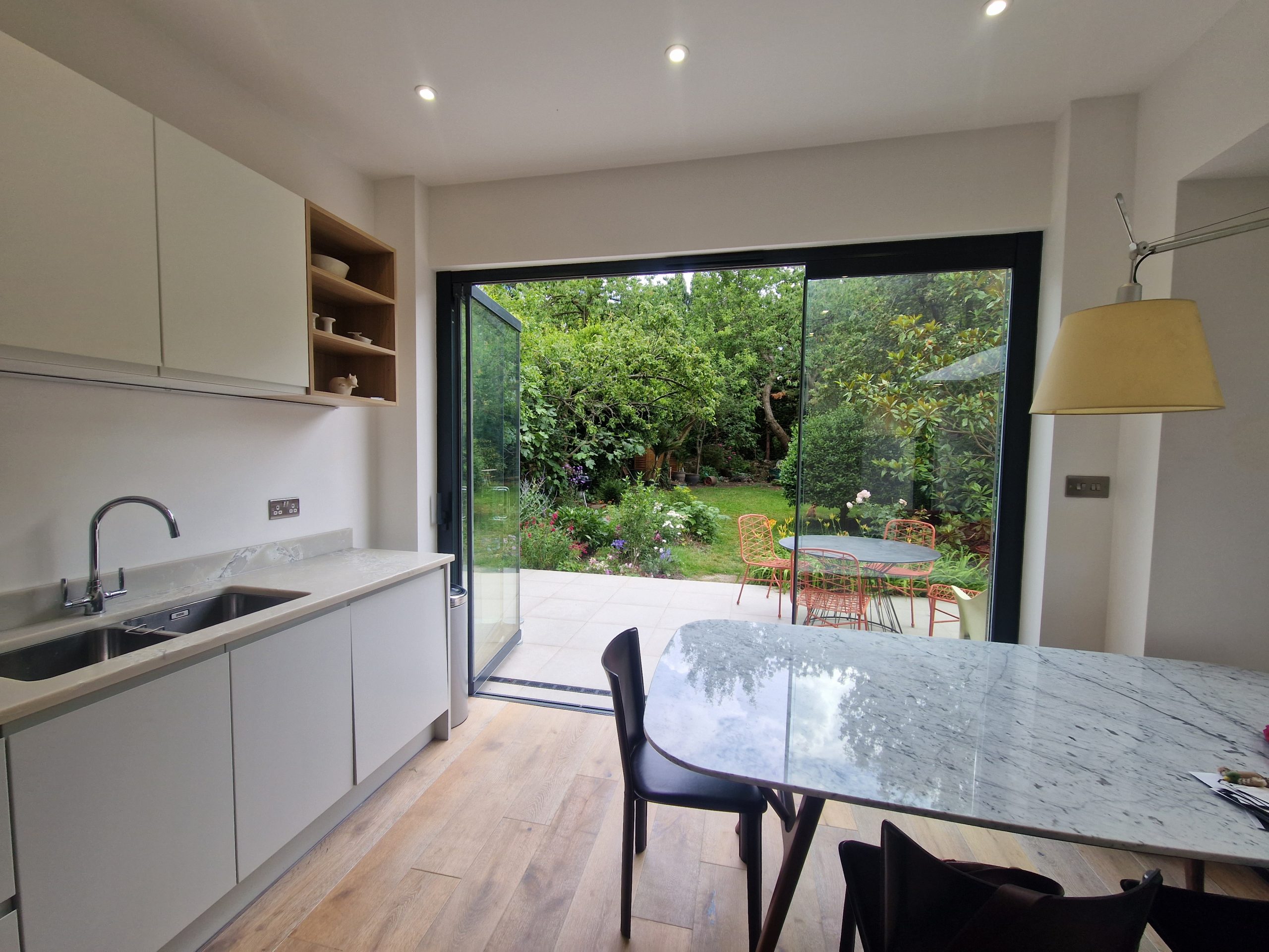 Freshly renovated kitchen and dining room by Combit Construction, award winning North London builders